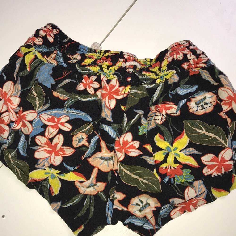 Flowy Shorts - Picture 2 of 3